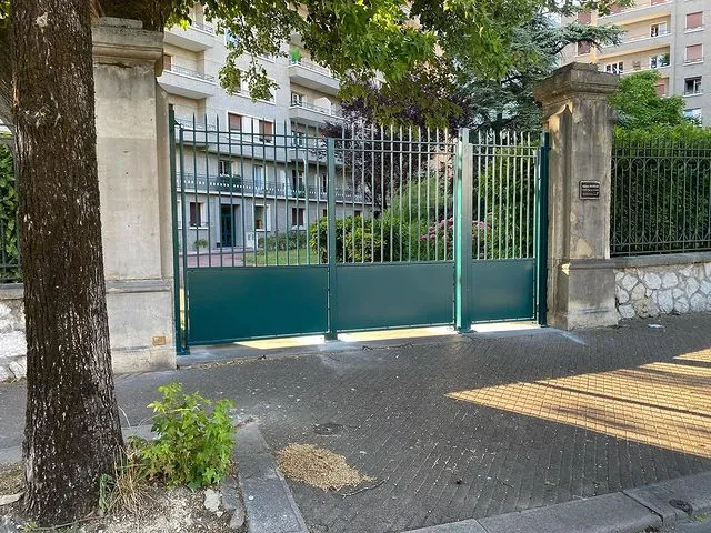 Fabrication d’un portail en acier, Grenoble, Fontaine serrurerie